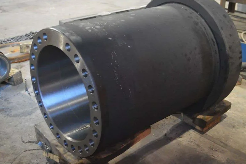 Large-diameter stainless steel thick-walled cylinders